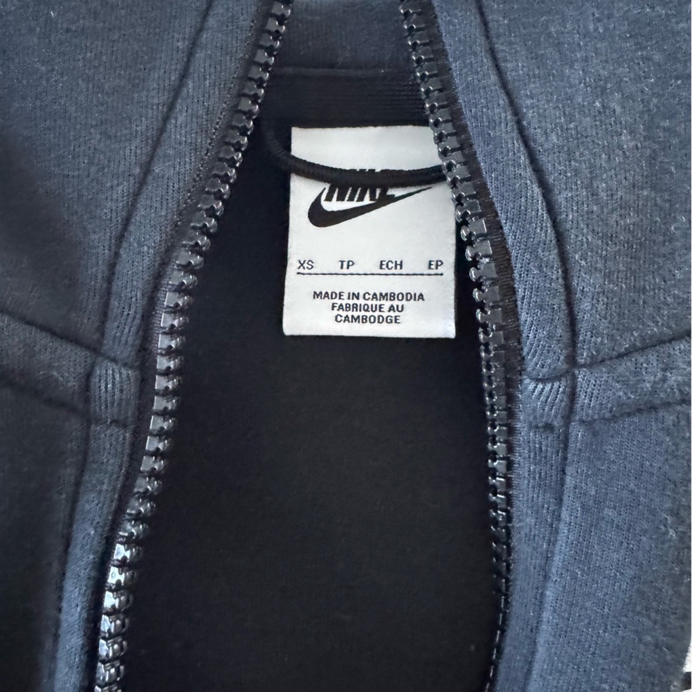 Nike Mens Black and Gray Tech Fleece Full Zip Jacket - Picture 2 of 4
